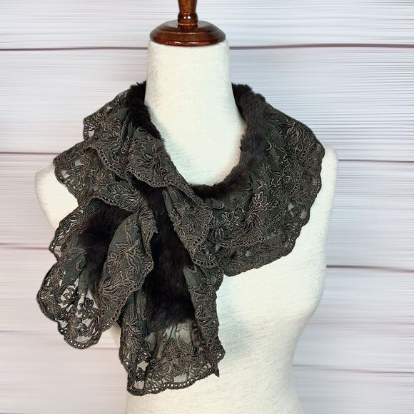 Linda Richards Luxury Lace and Rabbit Fur
Scarf Brown - Picture 3 of 9